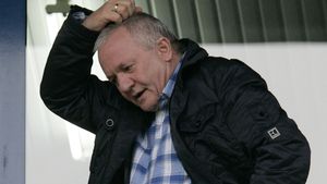 Porumboiu s-a dezlănțuit:** "3 jucători sunt PENIBILI, dar nu pleacă decât împușcați! Farkas s-a greșit la fotbal, Costin are o problemă cu mansarda"