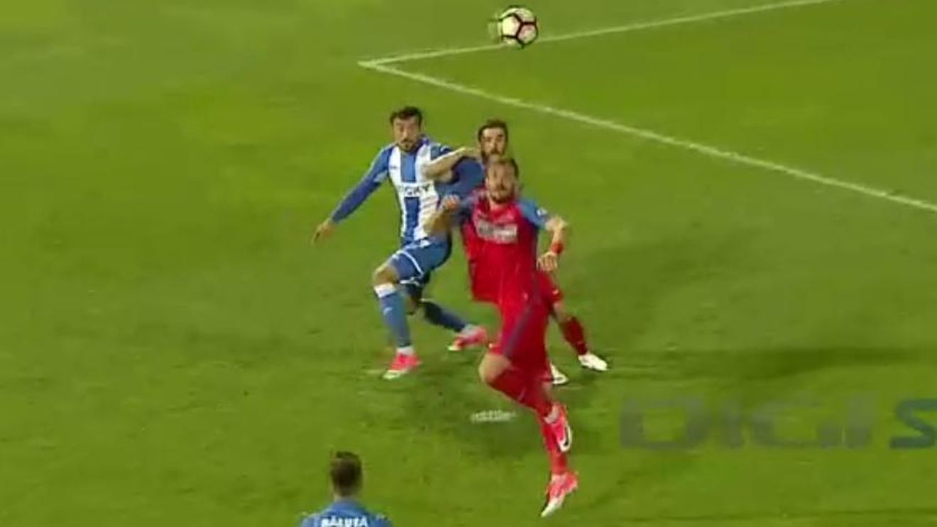Verdictul fostului număr 1 din arbitraj în faza-cheie de la Craiova - FCSB: "A fost penalty la ținerea lui Enache!". Asemănarea cu faza din etapa trecută, când FCSB a primit 11 metri cu Astra