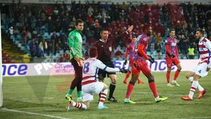 Vărul lui Mache, arbitru doar la meciurile suspecte ale Stelei. Dima a fluierat trei meciuri, toate considerate blat de oamenii de fotbal