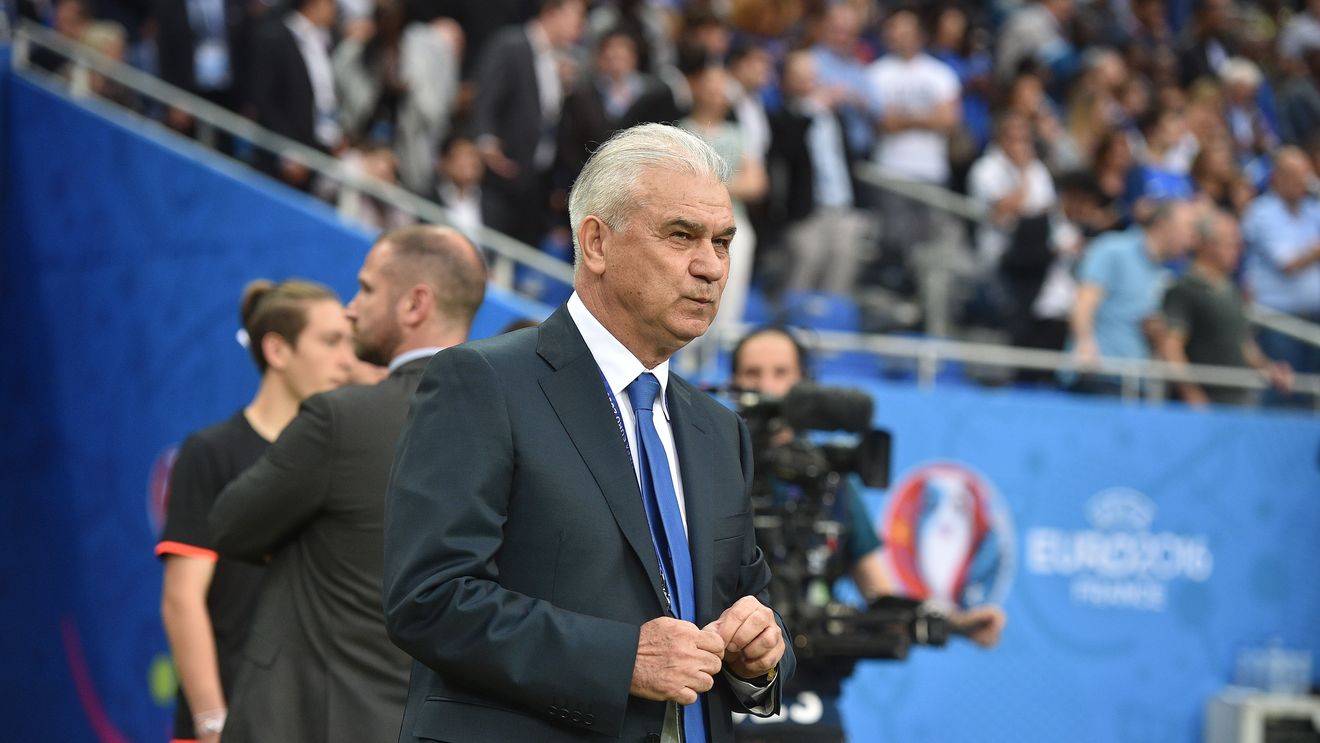 Iordănescu, acuzat că a făcut vraiște echipa. "Săpunaru nu e fundaș dreapta. Îl ai pe Filip și tu joci cu Mățel pe stânga? Bogdan Stancu joacă vârf sau în spatele vârfului, nu e de bandă"