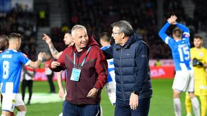 Dan Petrescu și-a arătat clasa în CFR Cluj - Universitatea Craiova! Muhar a deschis scorul la doar 6 minute de la introducerea pe teren | VIDEO