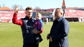 Ionuț Ban, apreciat de FC Bihor înainte de jocul care i-a adus calificarea în play-off. Fundașul nu-și mai poate ajuta colegii din teren în urma veștii șoc primite la începutul anului: ”Viața merge înainte și fără fotbal și cu fotbal!”