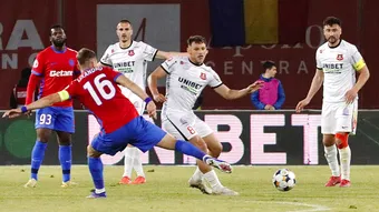 Dragoș Albu spune de ce nu s-a mai întors la FC Hermannstadt și le răspunde celor care îl atacă cu cele trei retrogradări din ultimele trei sezoane. ”Acum un an săream la gâtul lui!”