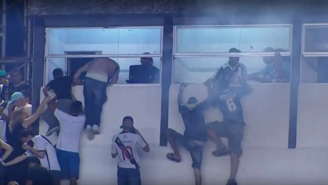 Incidente violente la un meci din Brazilia. Un fan a murit și alți trei au fost răniți 