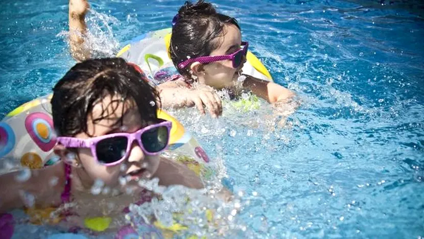 Copii ajunși la spital după ce s-au intoxicat cu clor la un bazin de înot din Capitală