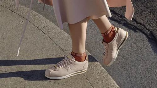FOTO | Ea este aleasa. Gigantul american care o sponsorizează pe Simona Halep a lansat o gamă personalizată de pantofi sport. Surpriză!