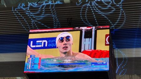 Fenomenalul David Popovici s-a calificat în finala la 200 de metri liber cu cel mai bun timp și face România să viseze la medalia de aur la Campionatul European în bazin scurt!