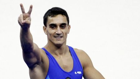 VIDEO Vezi cum arată Drăgulescu 2, a doua săritură inventată de octuplul campion mondial. Drăgulescu 2 e mai valoroasă decât Drăgulescu 1 cu 4 zecimi. "E de zece ori mai grea", spune Marian