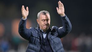 Mircea Rednic, aproape de un nou contract cu Poli Iași: „Îl simt că vrea să continue. Este iubit la Iași, iar dânsul și-a dat seama de acest lucru” | EXCLUSIV