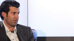 Luis Figo a reacționat după demisia lui Blatter din fruntea FIFA: "În sfârșit a venit momentul schimbării"