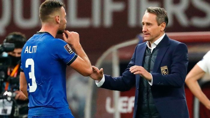 „Tricolorii”, spionați chiar din Superliga înaintea meciului crucial cu Kosovo! Selecționerul nu s-a ferit: „Am toate informațiile în telefon”. Cine sunt „iscoadele”