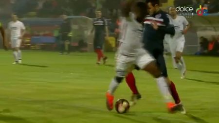 A fost "iertată" Steaua de un 11 metri? Zotta: "A fost penalty clar!" FOTO Faza în care Surdu cade de lângă Moke
