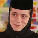 Ieri gimnastă de performanță, azi măicuță la mănăstire. Povestea Ecaterinei, cea care a devenit „mamă” pentru peste 150 de copii din Rădăuți