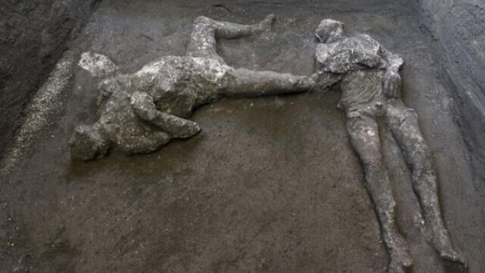 Descoperire incredibilă făcută de arheologi! Trupurile a doi bărbați, bine conservate, au fost găsite în ruinele orașului Pompei