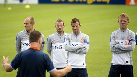 Van Gaal schimbă liniile. Patru jucători noi în lotul Olandei pentru amicalul cu Franța