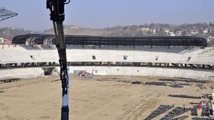 Cluj Arena, inspectată de UEFA: "Păcat că are pistă"** FOTO Cum "crește" al doilea stadion 'elite' din România