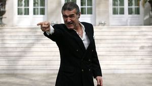 Steaua revine în cărți după ce U Cluj a tras lozul CÃ‚ȘTIGĂ‚TOR la Comisii:** "Este cea mai dreaptă decizie!" U Cluj - CFR se rejoacă: reacția lui Gigi Becali