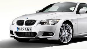 FOTO Cum va arăta** noul BMW M3 în 2011!