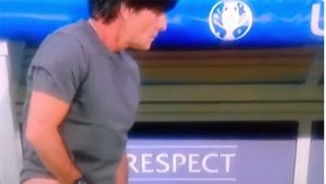 VIDEO | Gestul dezgustător al lui Low, comentat cu umor: "Și-a întors și el ceasul! Era ceas cu cuc!"