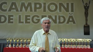 Petre Ivănescu împlinește azi 85 de ani. „Bijutierul care a format handbaliști” + „Îmi dădea mereu bani în mărci, și nu puțini, pentru doi foști colegi de la Dinamo, care aveau o situație mai dificilă”