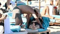 Cristi Chivu și Adelina Chivu, iubire pe plaja din Mykonos! Imaginile anului cu antrenorul lui Inter și frumoasa lui soție: se sărută pe șezlong!