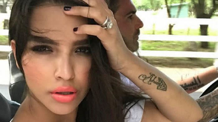 Sandra Mutu, apariție spectaculoasă și când merge până la farmacie! Soția lui Adi Mutu, prinsă de paparazzi în timp ce cumpăra medicamente pentru cei dragi | FOTO