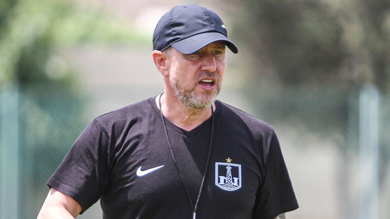 Laurențiu Reghecampf a fost dat afară de la Neftchi Baku! Clubul azer a făcut anunțul oficial