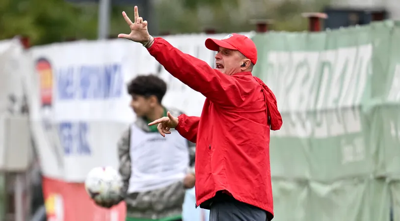 De ce poartă Erik Lincar căști în urechi în timpul meciurilor! Am deconspirat secretul antrenorului de la FC Bihor: ”Totul a pornit din sezonul trecut, un meci la Reșița.” EXCLUSIV