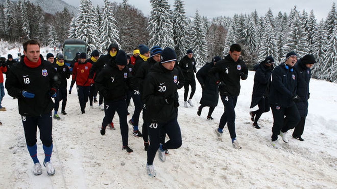 Și-au dat sufletul prin nămeții din Poiană, dar își iubesc antrenorul!** Ilie Stan, salvat de "spartanul" Pițurcă
