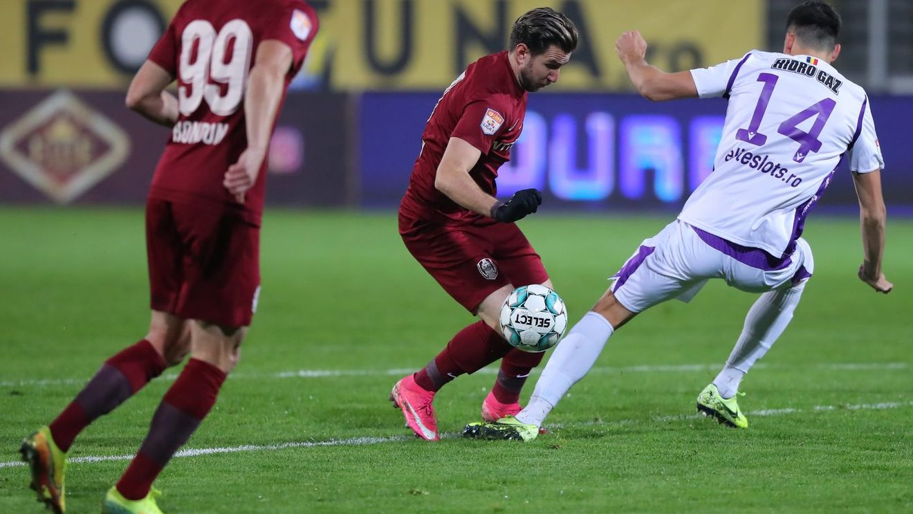 Dan Petrescu, scos din minți din primele minute ale meciului cu FC Argeș! Arbitrul Horia Mladinovic, penalty refuzat lui Adi Păun | FOTO & VIDEO