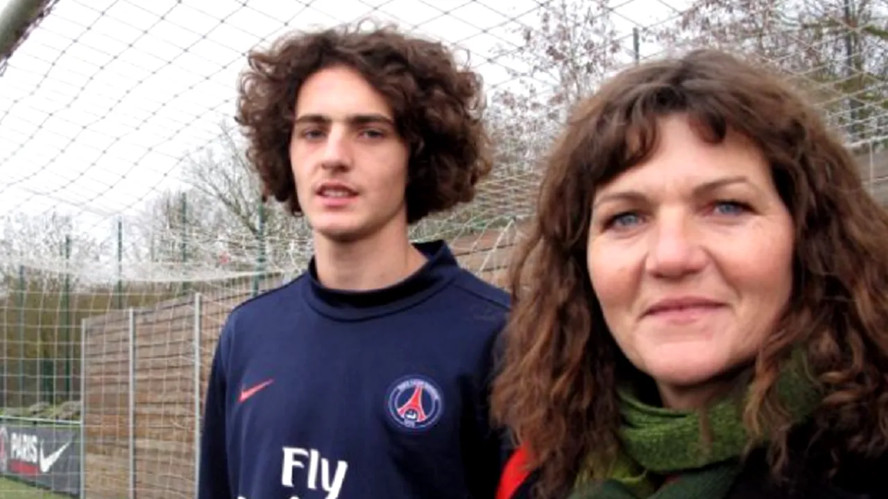 Și-a concediat mama! FOTO | Rabiot e disperat să ajungă la Barcelona și și-a angajat alt agent, după ce negocierile au intrat în impas