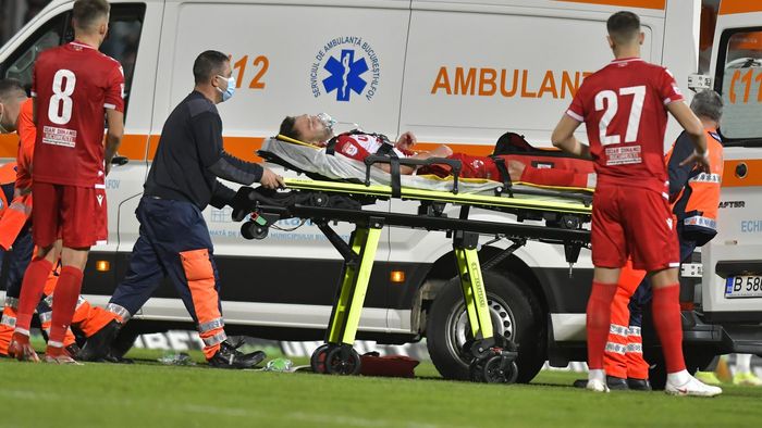 Noi detalii despre situația lui Alexandru Răuță. I s-a montat un Holter EKG după ce a leșinat pe teren + Ce decizie a luat mijlocașul