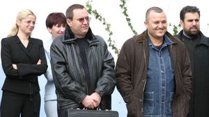 Dinel: "Palmaresul Craiovei e la mine!"** Mititelu: "Palmaresul lui Dinel e retrogradarea!"