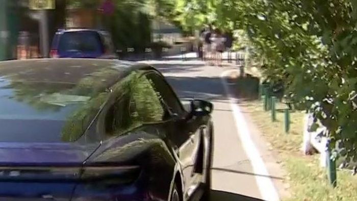 Simona Halep, apariție de senzație în București! Și-a impresionat fanii cu o bijuterie de lux: un Porsche electric de peste 150 de mii de euro! FOTO