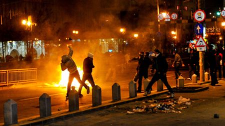 De ce au ieșit ultrașii în stradă:** "Nu avem nimic cu Băsescu, Arafat sau jandarmii, noi protestăm față de Legea 4"