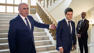 Bilețelul lăsat de Ilie Bolojan lui Nicușor Dan a răscolit-o pe cea pe care Ion Țiriac a numit-o „The perfect woman”