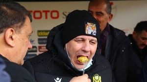Marius Șumudică a fost „îndopat" cu baclavale de fanii lui Malatyaspor! „Ar fi o onoare să am paşaport turcesc"