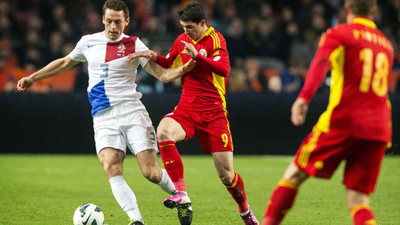 Nu mai crede nimeni în scuzele lui Pițurcă:** "E hilar să spui că jucătorii sunt obosiți sau în cădere fizică! Am fost martori la jocul Olandei"