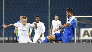 Fac turul României de dragul fotbalului! O echipă din Liga 1 și-a ales un traseu de aproape 800 de kilometri pentru a ajunge la meci. Vor merge cu trenul și cu autocarul