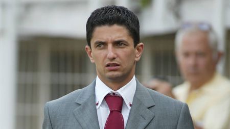 "Veniți să sărbătorim promovarea"