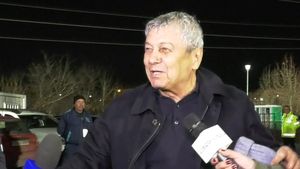 „Invazie” de vipuri la meciul Rapidului. Mircea Lucescu și Adi Mutu i-au făcut galerie lui Daniel Pancu. Fanii din Giulești au făcut spectacol | VIDEO senzațional de la Voluntari