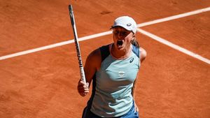 Iga Swiatek scrie istorie și câștigă titlul la Roland Garros pentru a doua oară în carieră! Liderul mondial nu i-a lăsat nicio șansă lui Coco Gauff
