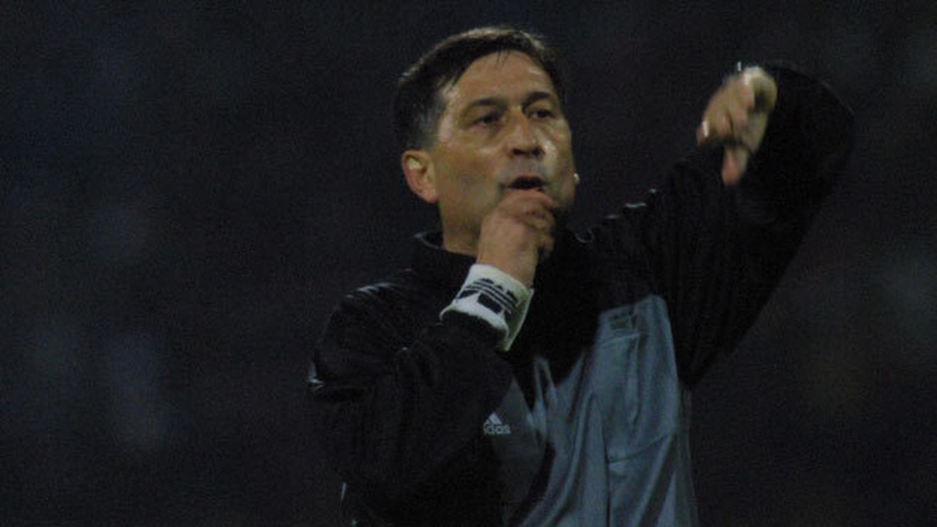 Trei arbitri FIFA riscă excluderea!** Remember: Ion Crăciunescu lua nota 6.50 în 1988! "Nu cumva o asemenea situație împietează asupra competenței?"