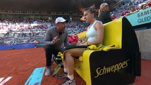 Ce a putut spune Halep, înainte să piardă meciul! S-a lansat în ironii, în timp ce Daniel Dobre era lângă ea: "Am jucat așa și... Uite!". Ce reacție a avut antrenorul