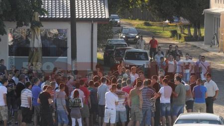 Suporterii dezmint afirmațiile lui AMP:** "Nu am amenințat pe nimeni. Suferă de mitomanie gravă!"