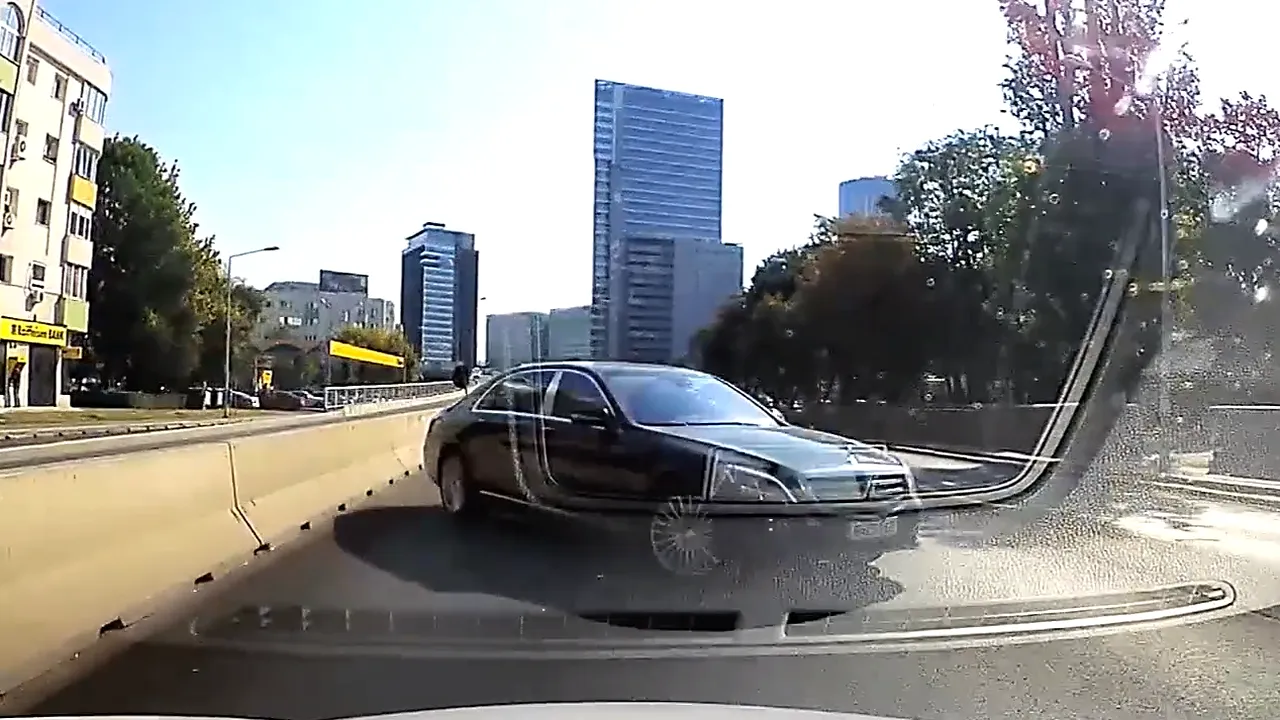 VIDEO | Mașina lui Gigi Becali, aproape de un accident. Bolidul omului de afaceri se afla pe contrasens