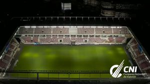 S-a „aprins" Giuleștiul! Cum arată în nocturnă noul stadion Rapid | VIDEO