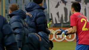 Alții nu au bani nici de pește, dar steliștii fac FESTIN de vitamine în timpul meciurilor :)!** Secretul formei elevilor lui Reghe, dezvăluit în jocul cu Severin