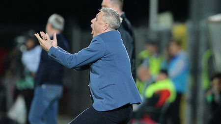 Șumudică, în extaz după coregrafia afișată de dinamoviști la Steaua - City: "Pe mine m-ar fi luat transpirațiile. Luam deodorantul și dădeam de două ori, ca să nu deranjez"