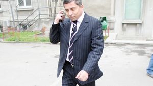 La mulți ani, „găozarule"!